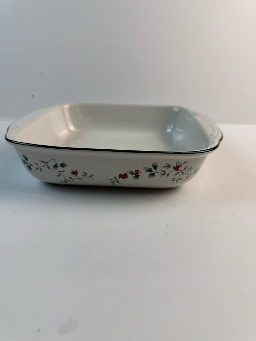 Pfaltzgraff White Square winterberry baking dish